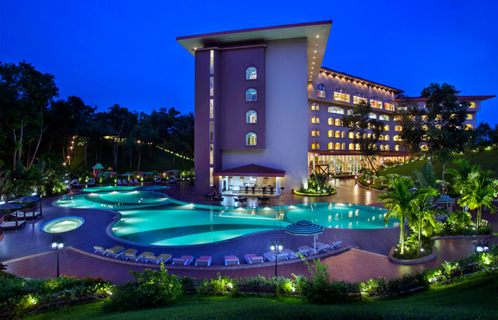 Swimming Pool & Jacuzzi